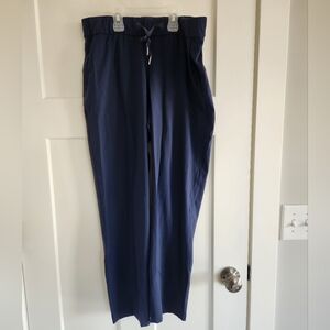Lululemon the Fly Pant 7/8 length, sz 8, Midnight Navy